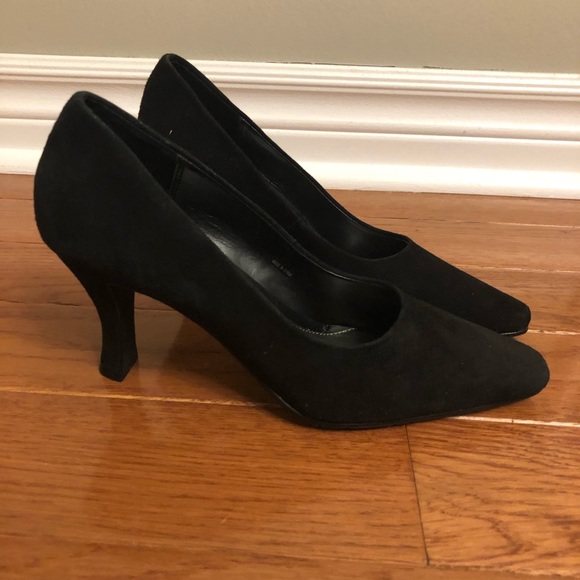 Moda Faux Suede Pumps - Picture 2 of 3